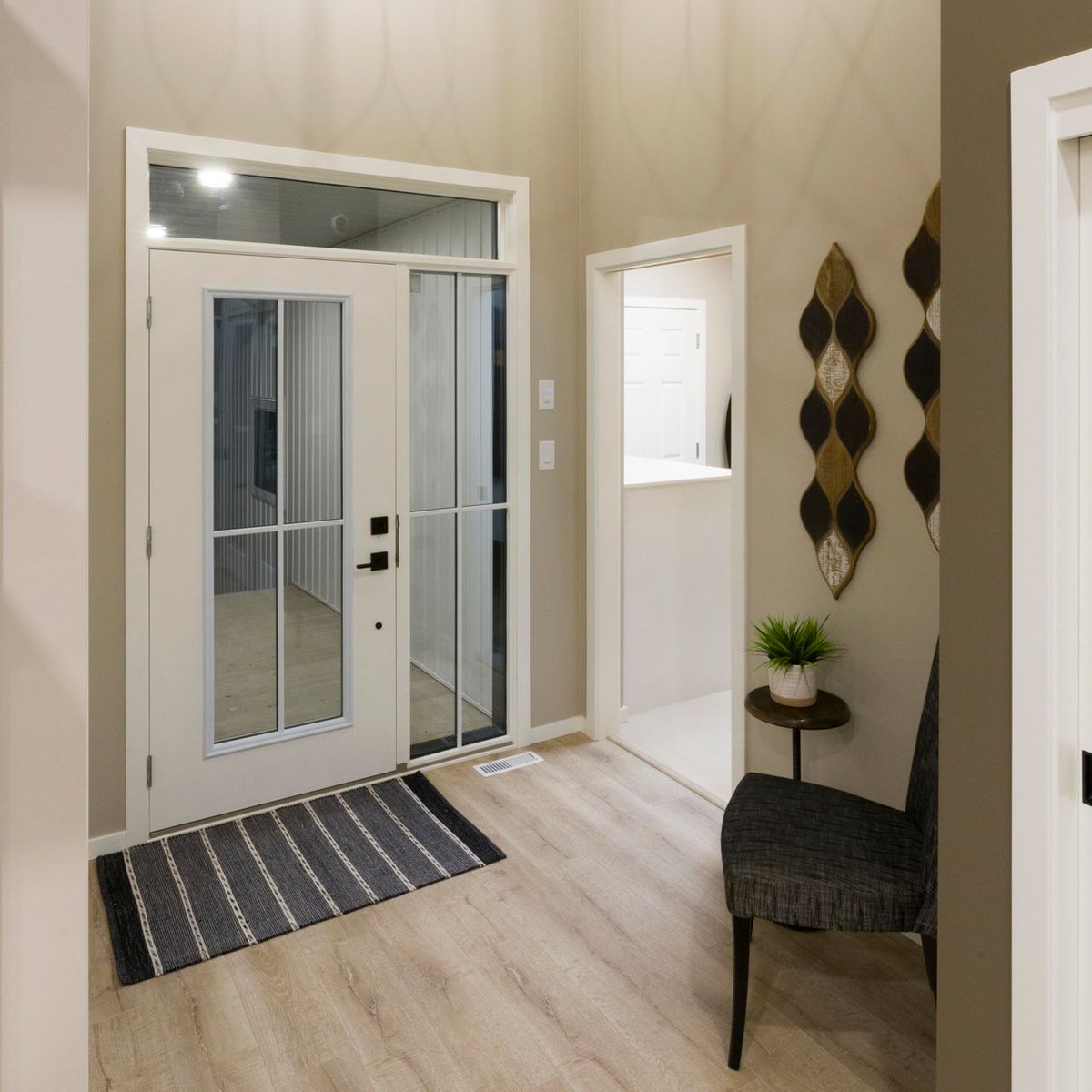 allweatherhome's tweet photo. Hands up if you want more light in your entryway! Consider adding a sidelite or transom to allow for more natural light in your home for increased well-being and productivity. #AWWCanada #letlightin https://t.co/Rv4PifiJKQ