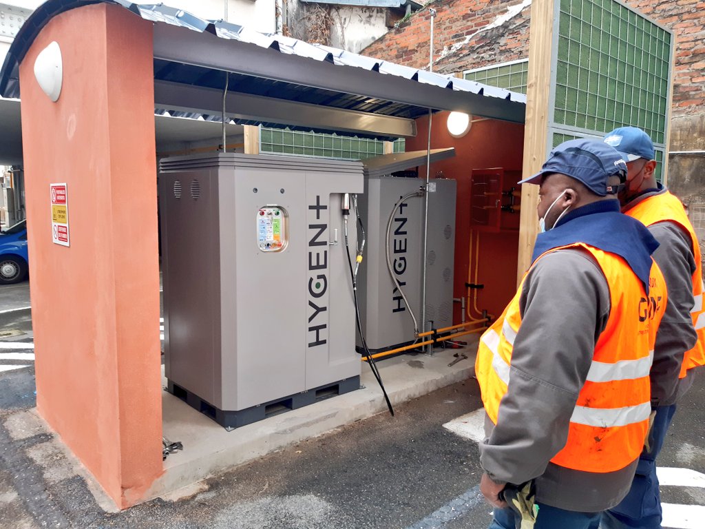 👷🏽‍♀️Mise en service hier d'une station #GNV privée qui permettra dans quelques semaines aux intervenants de <a href="/GRDF/">GRDF</a> de se ravitailler en #gaz facilement. ⛽

▶️ Circuler en préservant la qualité de l'air.🌿

L'agence d'intervention Paris Nord se met au vert 🚚