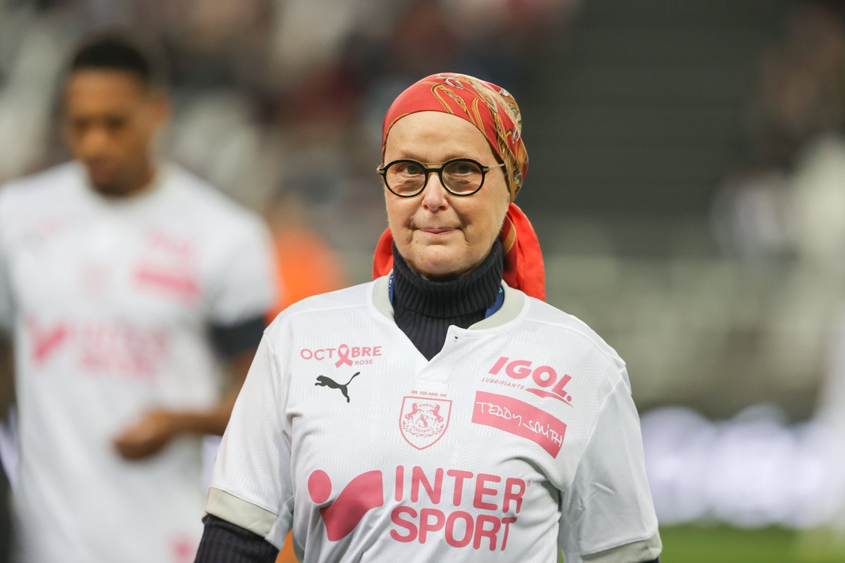 Le club a l’immense tristesse de vous annoncer le décès de Nathalie Métais, survenu dimanche dernier.

Nathalie, podologue du club pendant vingt ans, a perdu le match contre le cancer du sein qu’elle avait entamée il y a quatre ans. 

Nathalie, pour toujours dans nos cœurs. 🤍🖤