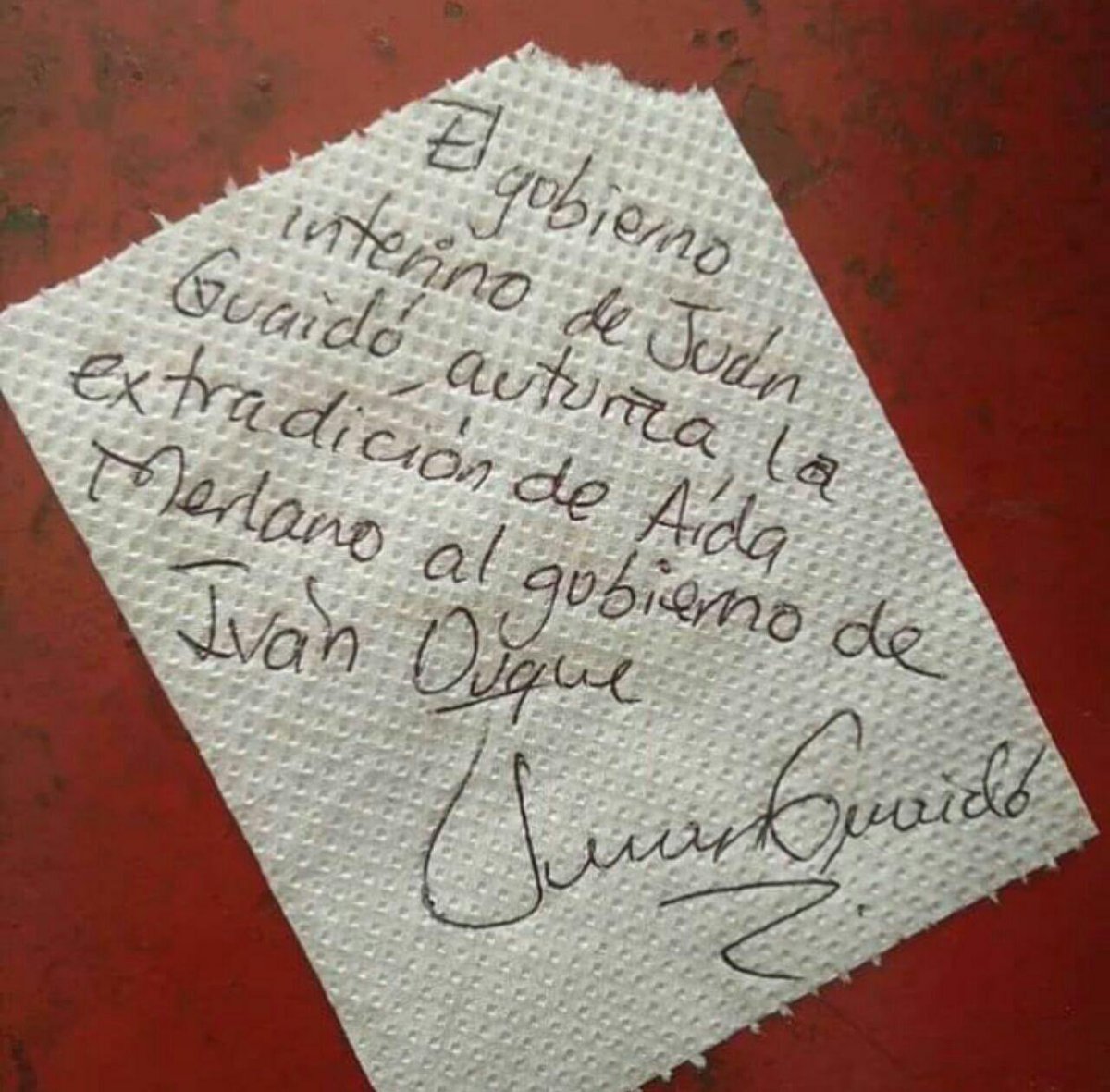 Lenin_VN's tweet image. ÚLTIMA HORA: Gobierno de Narnia de Guaidó autoriza la extradición de Aida Merlano solicitada por Iván Duque 🤣🤣🤣