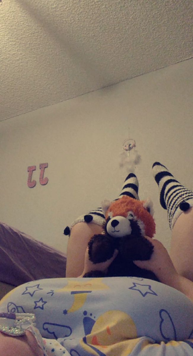 Little_spacee's tweet photo. ~ 18
~ my little space age is infant-4
~ my favorite color is pink and black
~ I'm a chubby little 
~ I love blankies
~ I have 2 cats and 2 dogs
~ my dms are open 
~ I'm Pansexual and I'm taken
~ pronouns are she/they https://t.co/9HZ7bSLIDx