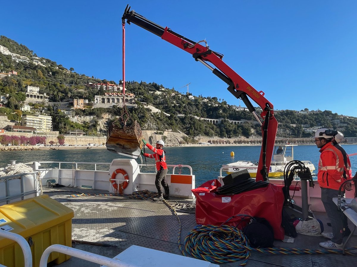 prefet06's tweet photo. #ZMEL
Opération d'enlèvement des épaves dans la rade de Villefranche-sur-Mer terminée!
L'opération, coordonnée par la DDTM, permettra à la commune d'installer une Zone de Mouillage et d’Équipement Léger (ZMEL) = 30 points de mouillage écologiques pour les plaisanciers cet été ! https://t.co/hJcyEf5JFl