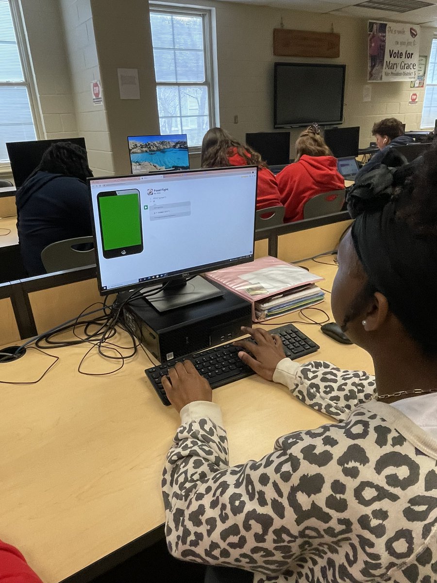 leslierg's tweet photo. Digital Learning Day getting started in Ms G’s class! #DLDay2022 @MunfordHigh @TCBOE https://t.co/8cx83kERAA