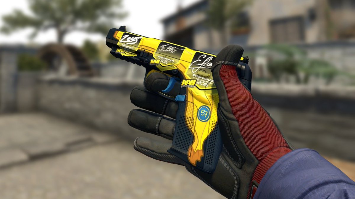 Thanks @sellyourskins for this dope banana gun 🍌 It has the same stickers as my AK-47 ❤🔥