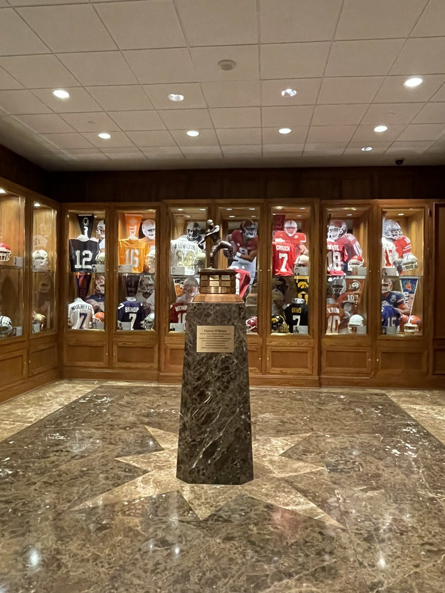 Great night at the Davey O'Brien National Quarterback Awards Dinner! 🏆 

<a href="/PhilSimmsQB/">Phil Simms</a> shared some of his not-so-great memories of losing to Dallas and taking a beating from Randy White. 

Congrats to <a href="/_bryce_young/">Bryce Young</a> (Alabama) and <a href="/KKenaJJ/">Kenaj Washington</a>  (Kennedale HS)!