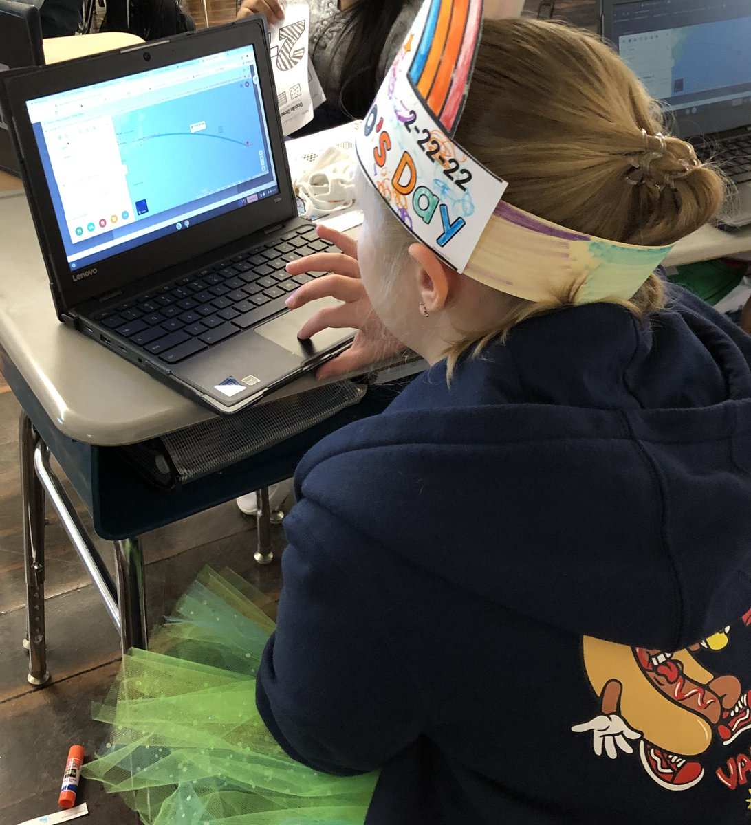 Shannon37320217's tweet photo. Mrs. Echols class is using Nearpod to make Wit &amp; Wisdom more engaging, relevant, meaningful, and accessible for all@students. Student have begun Module 3 in which they explore the experiences of immigrants who journey to a “New Home”. @GallberryFarm #DLDay #CCSDLDay https://t.co/D6NRFgS28F