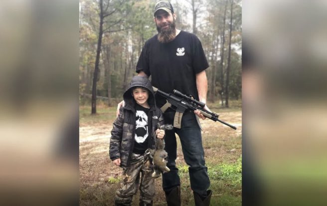#TeenMom Jenelle Evans’ Husband, David Eason, Slammed For Flashing His GUN Around Kids! https://t.co/74CvJgCfdc https://t.co/L7jwewcZmN