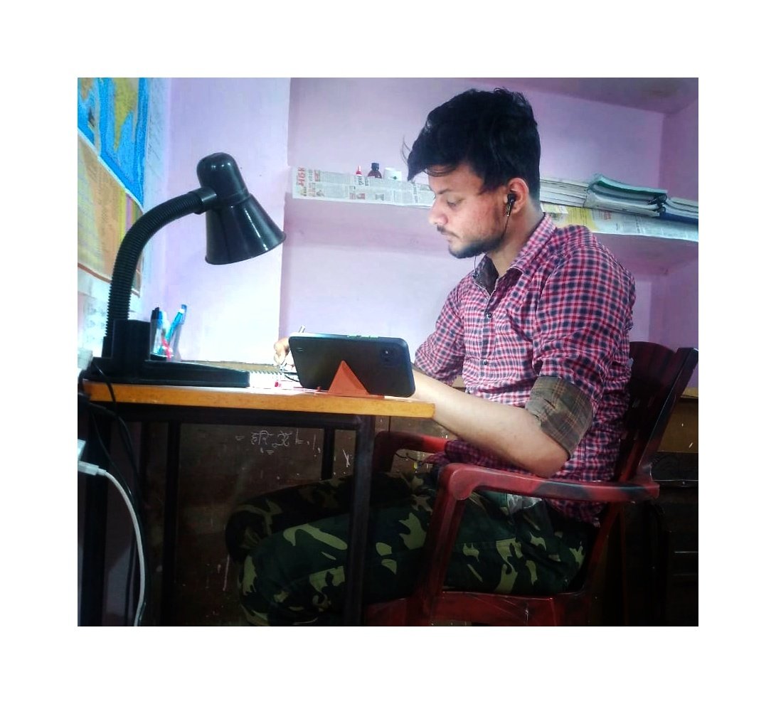iampushkar299's tweet photo. मत छेड़ किस्सा-ए-उल्फत,
बहुत लम्बी कहानी है।
दुनिया से हम आज भी नही हारे,
बस कुछ करने की ठानी है||📝😍
#aspirants https://t.co/BcEaT15T5i