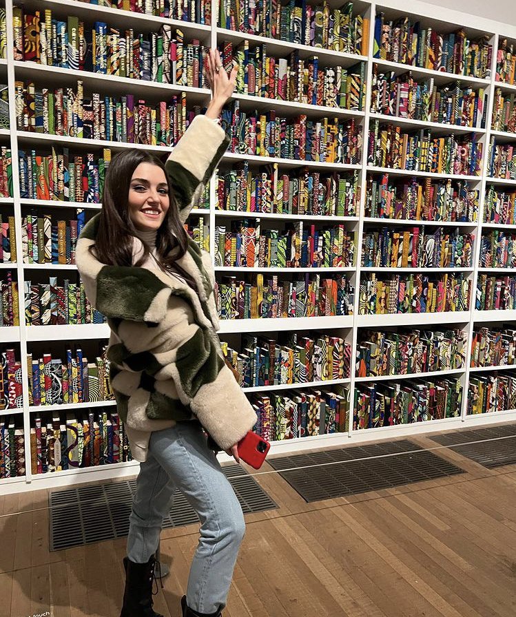 yildizgolden's tweet photo. o sorriso dela, o tanto que ela ama arte é TUDO pra mim🥺❤️ https://t.co/uuAlHPScL6