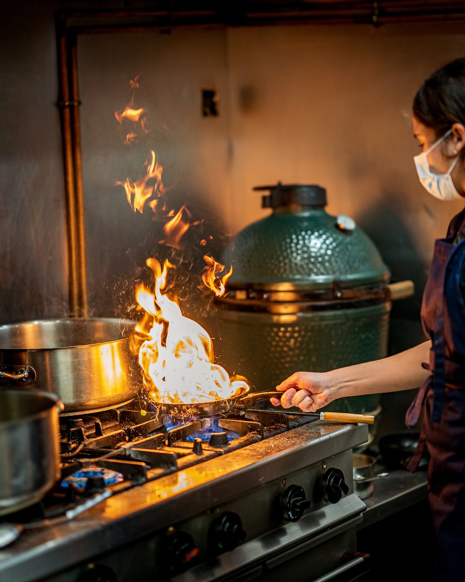 Siempre cocinando a tope, pensando en ti, en sorprenderte y en conseguir que cada visita sea diferente ✌🏻🔥🐓🥦

RESERVAS ☎️👉🏻 bit.ly/reservaentrasto
📍 Calle Menéndez Pelayo esquina calle Santa María

#seTrasTO