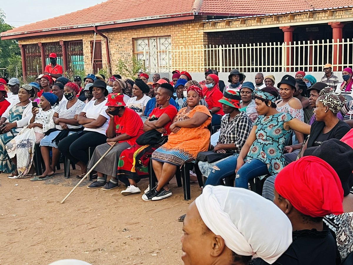 MathibeRebecca's tweet photo. Cmsr Dr Mbuyiseni Ndlozi Limpopo convener is addressing ground forces of EFF ward 3 at Mogalakwena in preparation of Siyabonga mini rally to be addressed  by the CIC and the President of the EFF @Julius_S_Malema We thank this community for delivering for us a ward councillor. https://t.co/tNabtl8Xxz