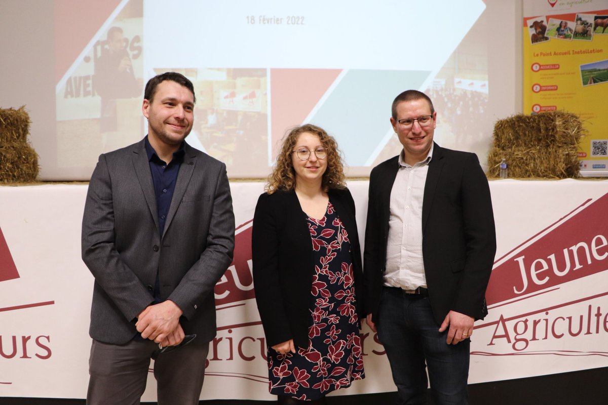 louiseecolin's tweet photo. Travailler chez @JeunesAgri c'est s'adapter au renouvellement des équipes : accompagner les nouveaux élus, faire de la transmission, maintenir la dynamique du réseau et dire au revoir aux anciens élus. 😔  Merci pour le temps passé et la confiance que vous m'avez accordée 😁👍 https://t.co/Ozg3Vaui5w