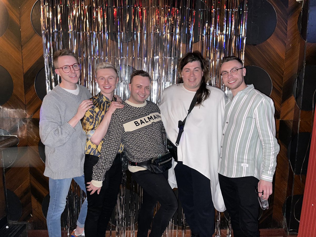 TheDarbyLynn's tweet photo. *meet-and-greet sponsored by Berlin bombs https://t.co/msLZh1JZ94