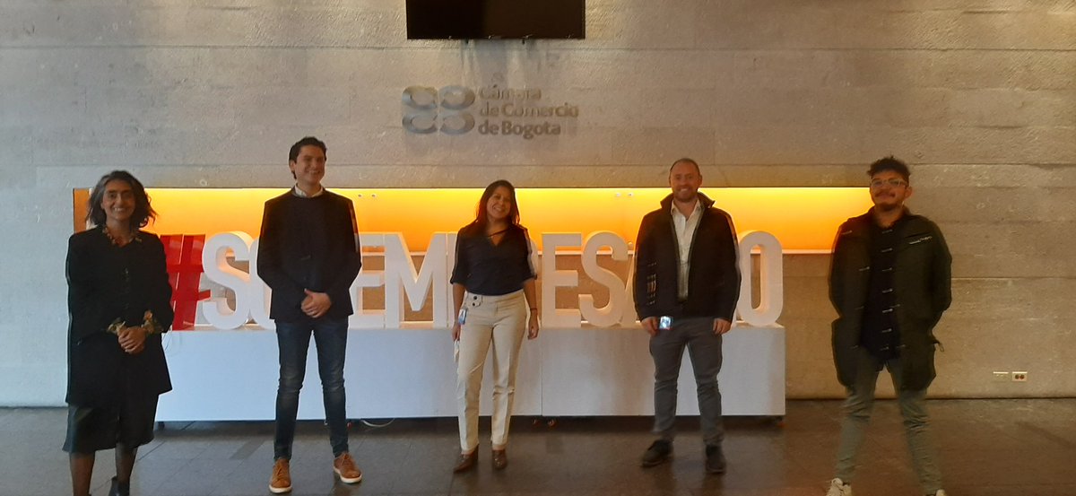 diegofnunez's tweet photo. Macrosector de industrias creativas, culturales y graficas de la @camaracomerbog en reunión con representantes del Distrito Creativo Digital de Guadalajara y @mincultura, identificando oportunidades de trabajo conjunto #clustercomgrafica #clustericc #clustermusica https://t.co/UJoebt9kih