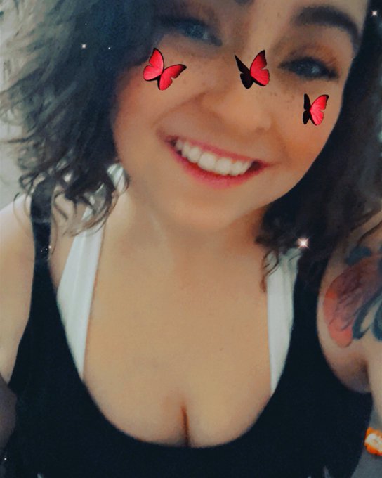 Good vibes only today ..  #goodmorning #goodvibes #todayslook #girlstreamer #twitchaffiliate https://t<a href="/tag/goodmorning"class="tags">#goodmorning</a><a href="/tag/goodvibes"class="tags">#goodvibes</a><a href="/tag/todayslook"class="tags"><span>#todayslook</span></a><a href="/tag/twitchaffiliate"class="tags"><span>#twitchaffiliate</span></a><a href="/tag/girlstreamer"class="tags"><span>#girlstreamer</span></a>