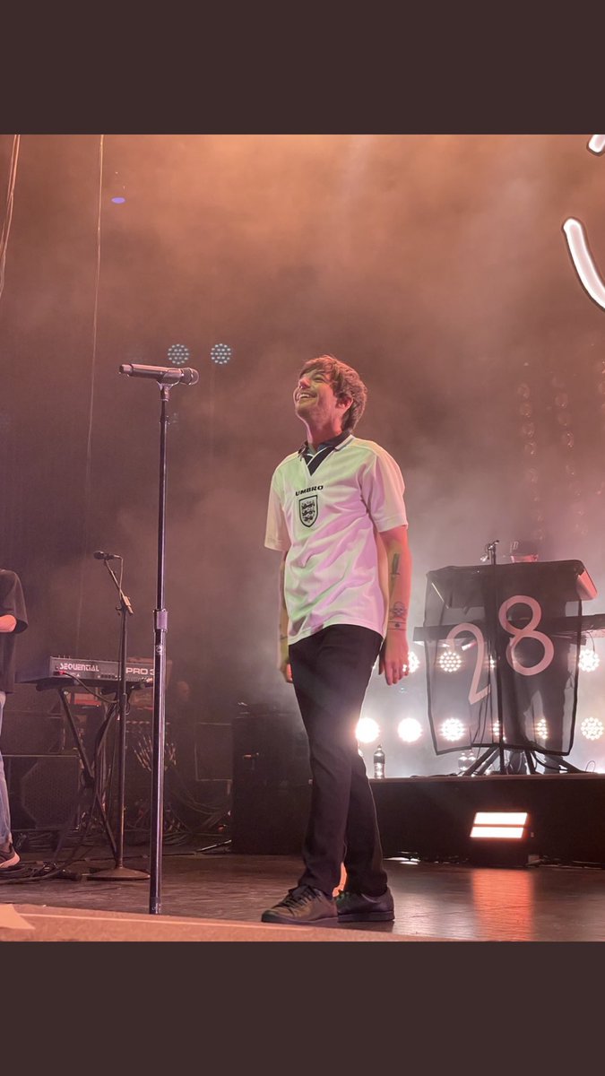 |Pictures| 

Louis on stage at #LTWTIndianapolis!