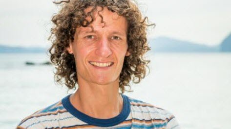 Malinx15's tweet photo. #kohlanta Bastien c'est un mélange de Benjamin Pavard et @gillesverdez https://t.co/ht9njkyn3Y