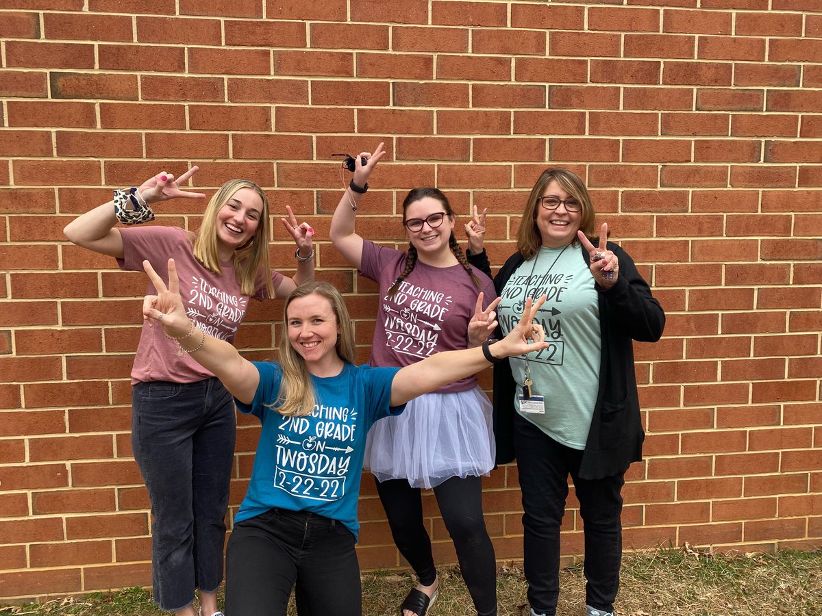 MrsKarynWathen's tweet photo. We were in 2nd grade on TWOsday 2/22/22!! We spent the day doing things in TWOs!! #HappyNationalSecondGradeDay #WellItIsNow 2️⃣🌟 https://t.co/1hkkBnutxv