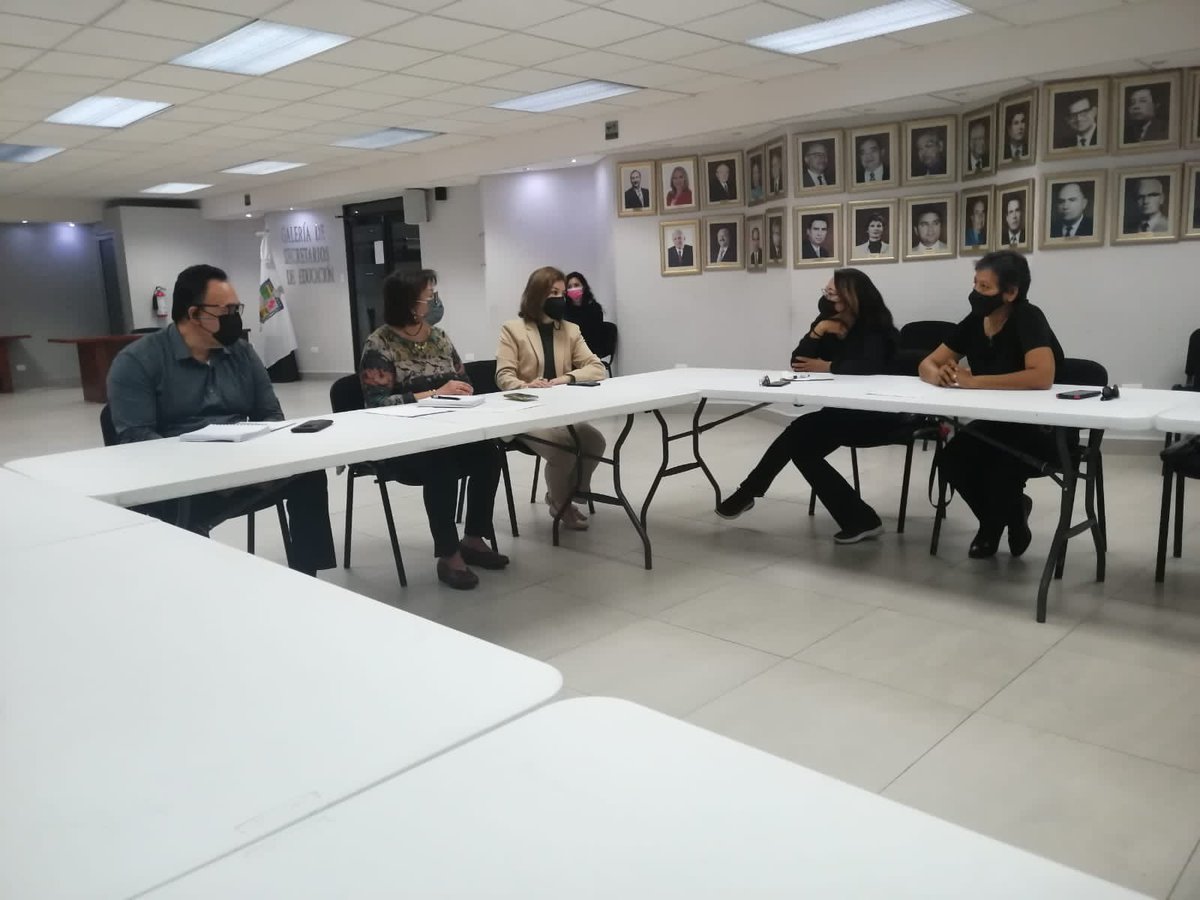 IssaPrezto's tweet photo. Hoy fuimos de nuevo a la SE NL a pedir transparencia en el Proceso de HA. 
Sí, nos atendieron, más no hubo noticias favorables. Seguiremos en la lucha. A veces olvidamos ser empáticos y desconocemos todo lo qué hay detrás de su labor docente. #USICAMMOFICIAL #SENL  #SNTE21 https://t.co/XOY0Tuuv0Q