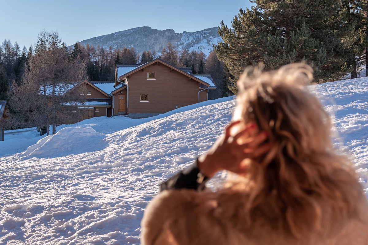itinera_magica's tweet image. Boire du soleil pur et vivre skis aux pieds aux chalets Margot dans le #Dévoluy, baignées de la lumière des Hautes #Alpes… remplir sa coupe de lumière et de douceur.
📸 @Foehn_Photo 
#MagnifiqueFrance