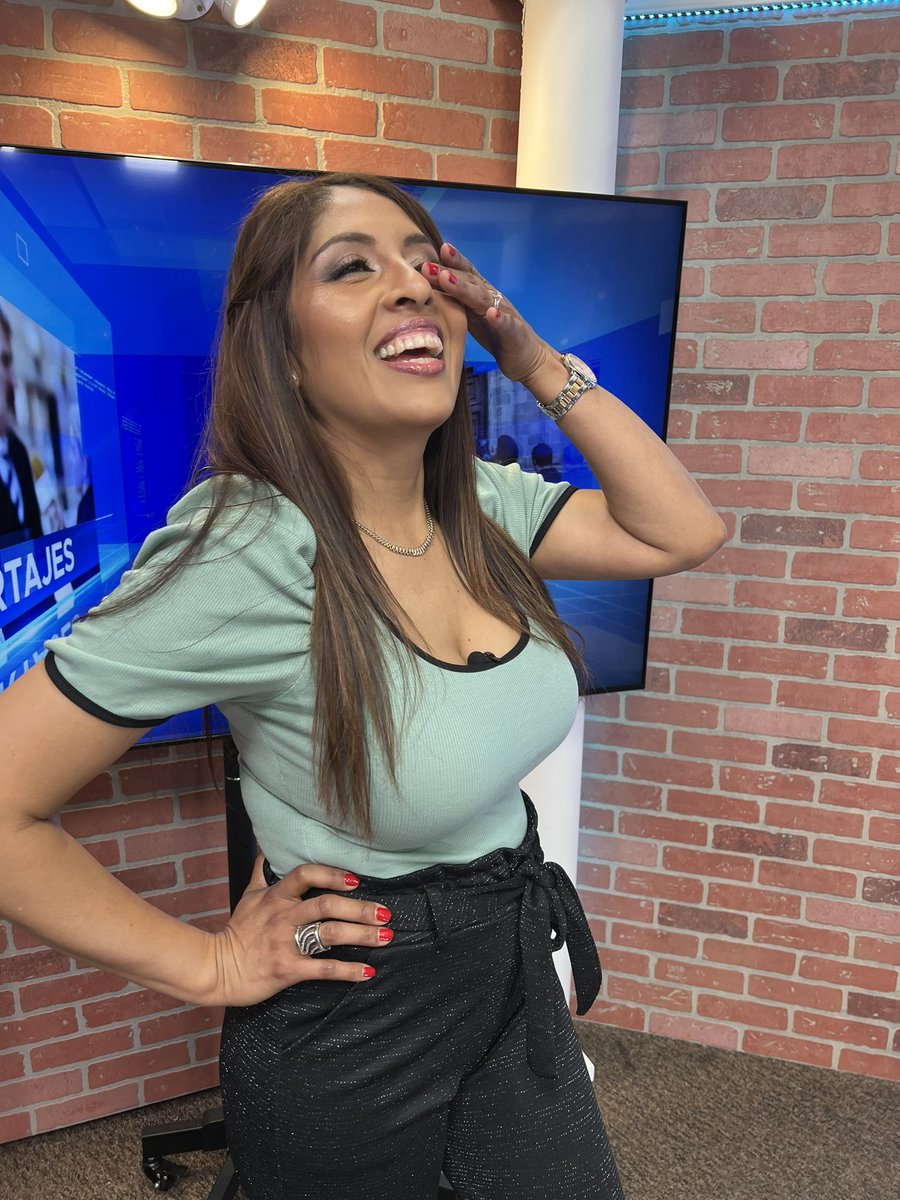 JanethROficial's tweet photo. 💎Que nunca te falten motivos para sonreír que incluso hasta en las dificultades tengas fuerzas para sonreír 🤩 Que Dios siga derramando muchas bendiciones sobre sus vidas no solamente hoy si no siempre 🙌🏻 Feliz dia ✨💫 https://t.co/WN9OtpPMer