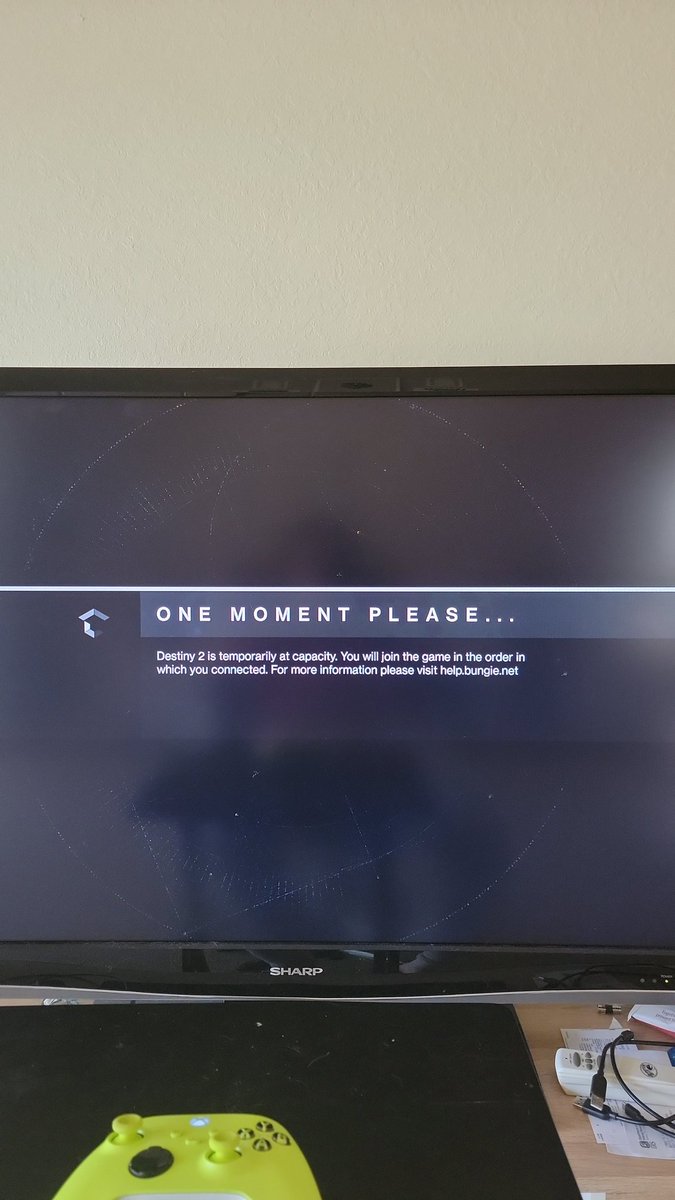 DonivanBryce's tweet photo. RIP ME, STILL Q'D FOR ALMOST AN HOUR! COME ON!!! https://t.co/qgI6642F3Z