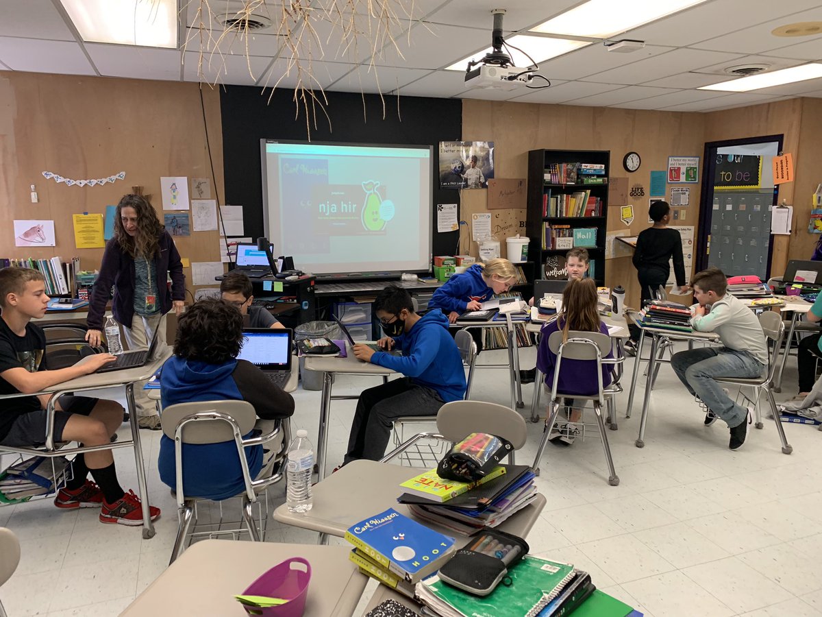 eisd_mprice's tweet photo. @edgewood_isd Mrs. Hall introduced @PearDeck to her 5th graders after yesterday’s IS/MS Techie Tuesday! Thanks to @eisd_TechTolar! #EdgewoodByChoice https://t.co/nyDlfOyx2a
