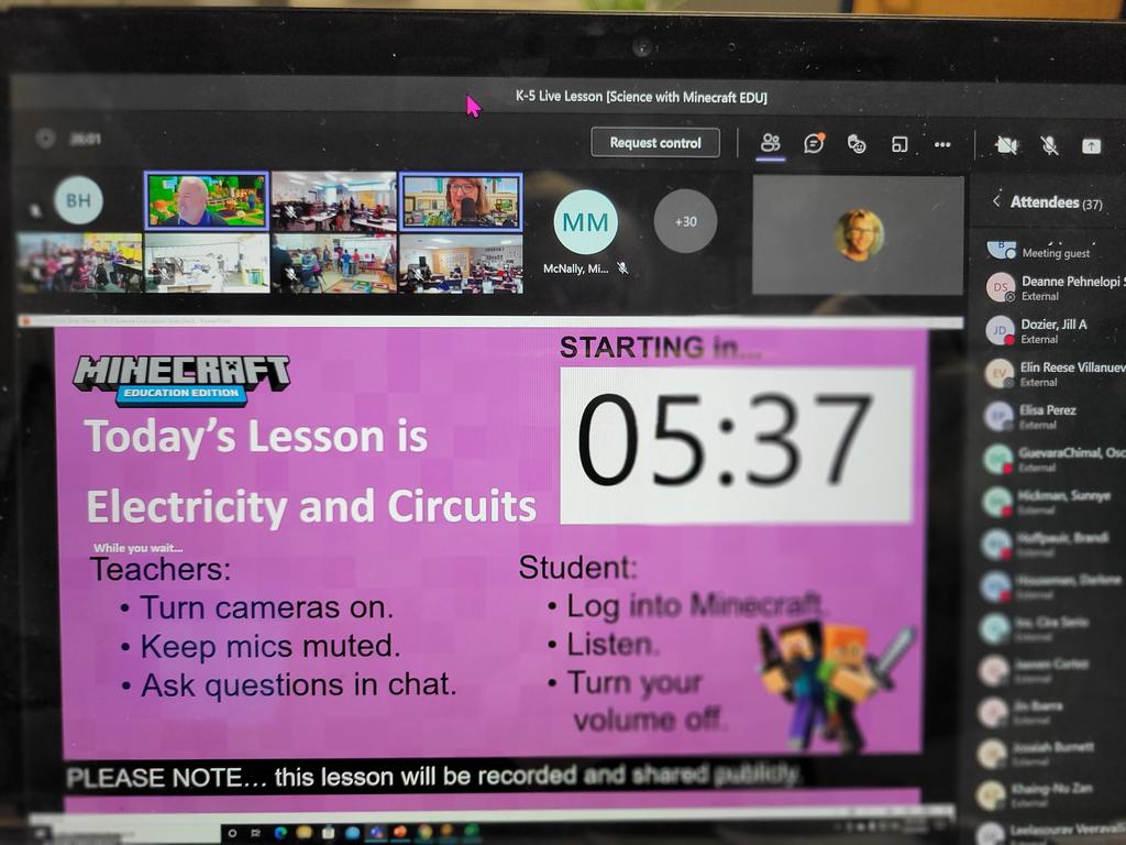 peckwilliams's tweet photo. Almost ready to start the Science Live Lesson with over 100 K-12 classes joining us!! Look at all the smiling faces. #TexasMEEpartnership @PlayCraftLearn @NCCE_EdTech #IamNCCE https://t.co/5U3l0mzVhh