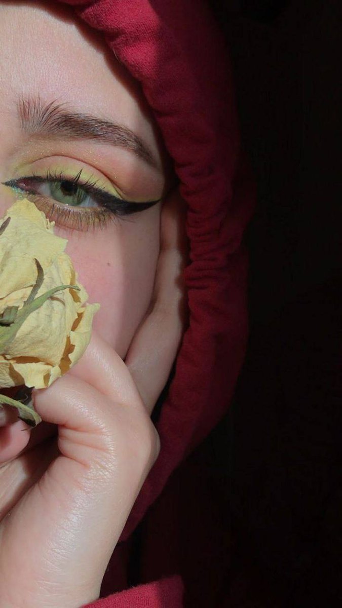.

.

. إن لم أكن يقينُك ، فكثير عليك أن تكون ظني      .. 🥀 🍃

.

.