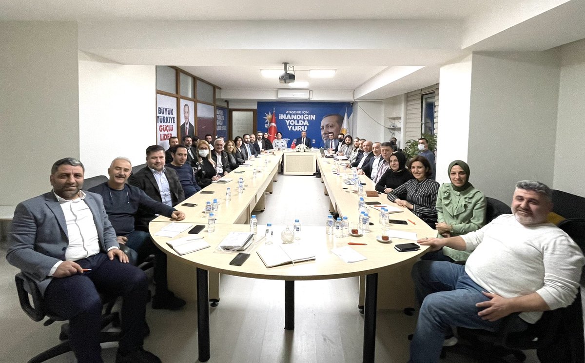 İlçe yürütme ve yönetim kurulu toplantılarını il yön.kur.üyesi <a href="/ZEYBAY/">ZEYNEP BAYIR</a> katılımıyla gerçekleştirdik.

Teşkilat içi faaliyetleri, halka yönelik çalışmalarımızı, yerel ve genel siyasi gündem üzerine değerlendirmelerde bulunduk.

Hedef 2023 2024

“Mesele MEMLEKET meselesi”