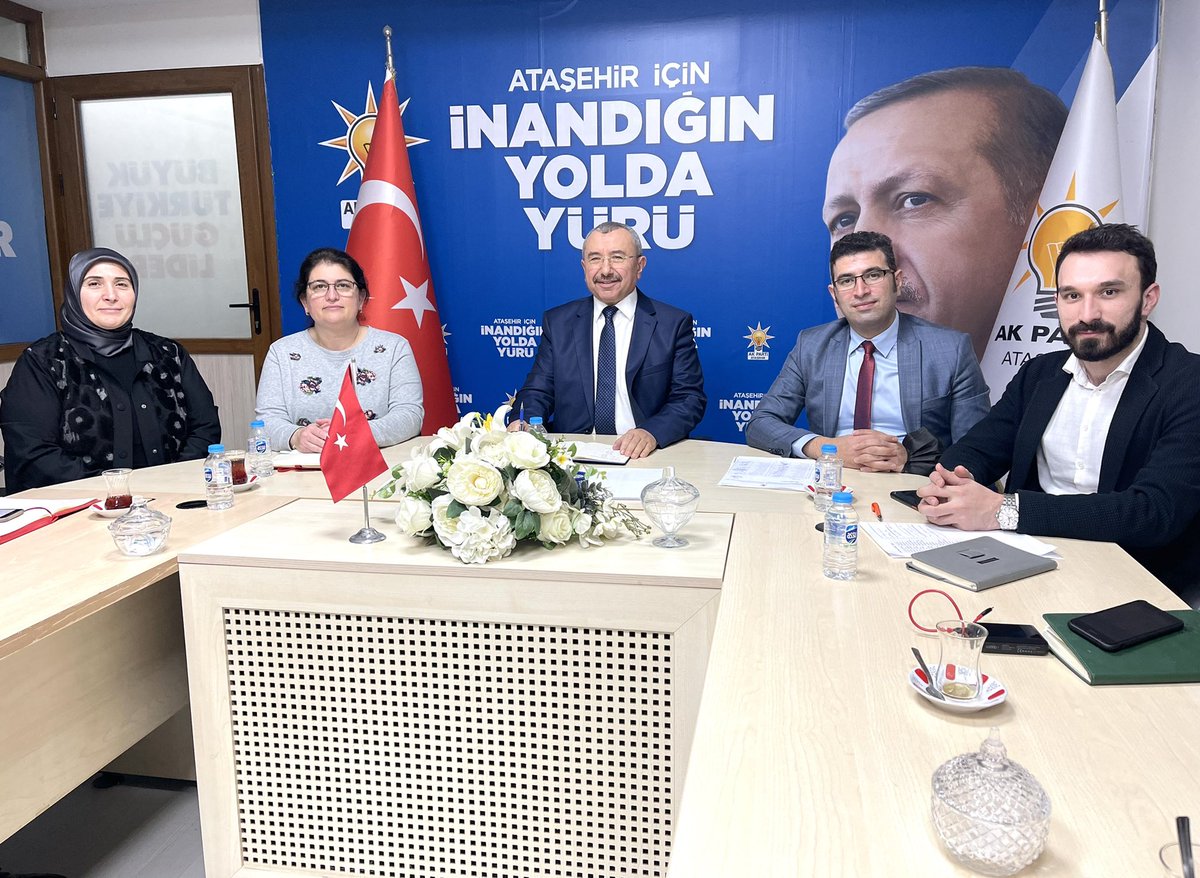 bbismailerdem's tweet photo. İlçe yürütme ve yönetim kurulu toplantılarını il yön.kur.üyesi @ZEYBAY katılımıyla gerçekleştirdik.

Teşkilat içi faaliyetleri, halka yönelik çalışmalarımızı, yerel ve genel siyasi gündem üzerine değerlendirmelerde bulunduk.

Hedef 2023 2024

“Mesele MEMLEKET meselesi” https://t.co/jnbnD0weN3