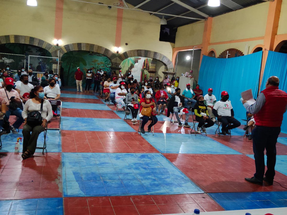 JavierVillacana's tweet photo. Con @lizconcha atendimos de manera directa a la clase política de Ocotlán de Morelos para fortalecer el trabajo político que se avecina. La militancia es la fuerza del  @PRIOaxaca_ vamos firmes a construir otra historia de triunfo para #Oaxaca  porque tenemos #OrgulloPriista https://t.co/c9aV40rTK9