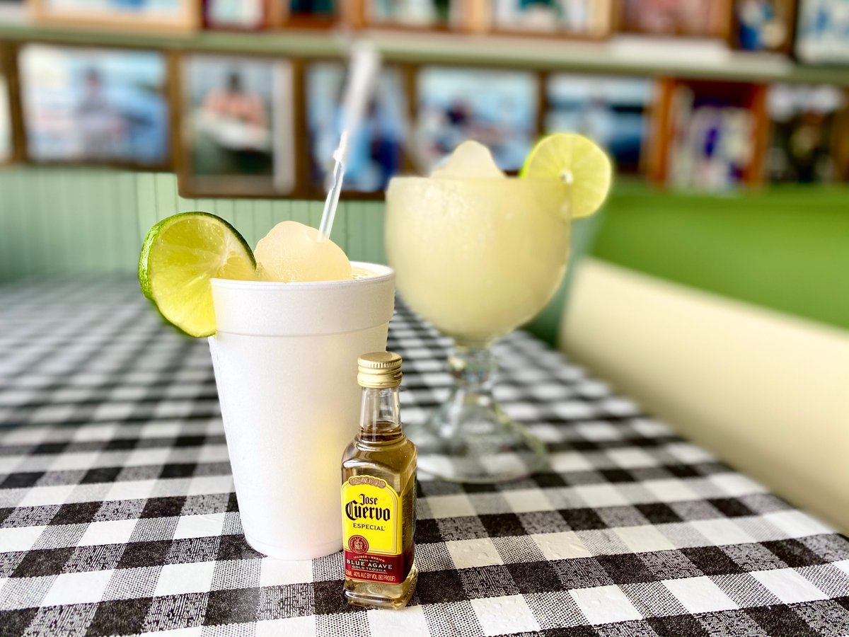 localprofiletx's tweet image. It's National Margarita Day!  🍹Celebrate with Flying Fish restaurants in Dallas. They're offering $5 Classic Lime and Strawberry Margaritas all-day long for dine-in and available curbside to enjoy at home! #nationalmargaritaday #yeslocal #localprofile