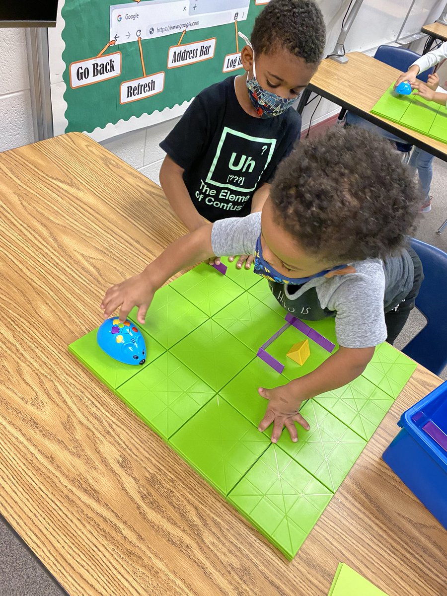 STEMtechHartley's tweet photo. Coding with Ks. Our wonderful STEM teacher knows how to get them engaged! @GibsonGrizzlies @EnlightenOlsen #OneGibson #MouseBots https://t.co/l3wtlvvr5V