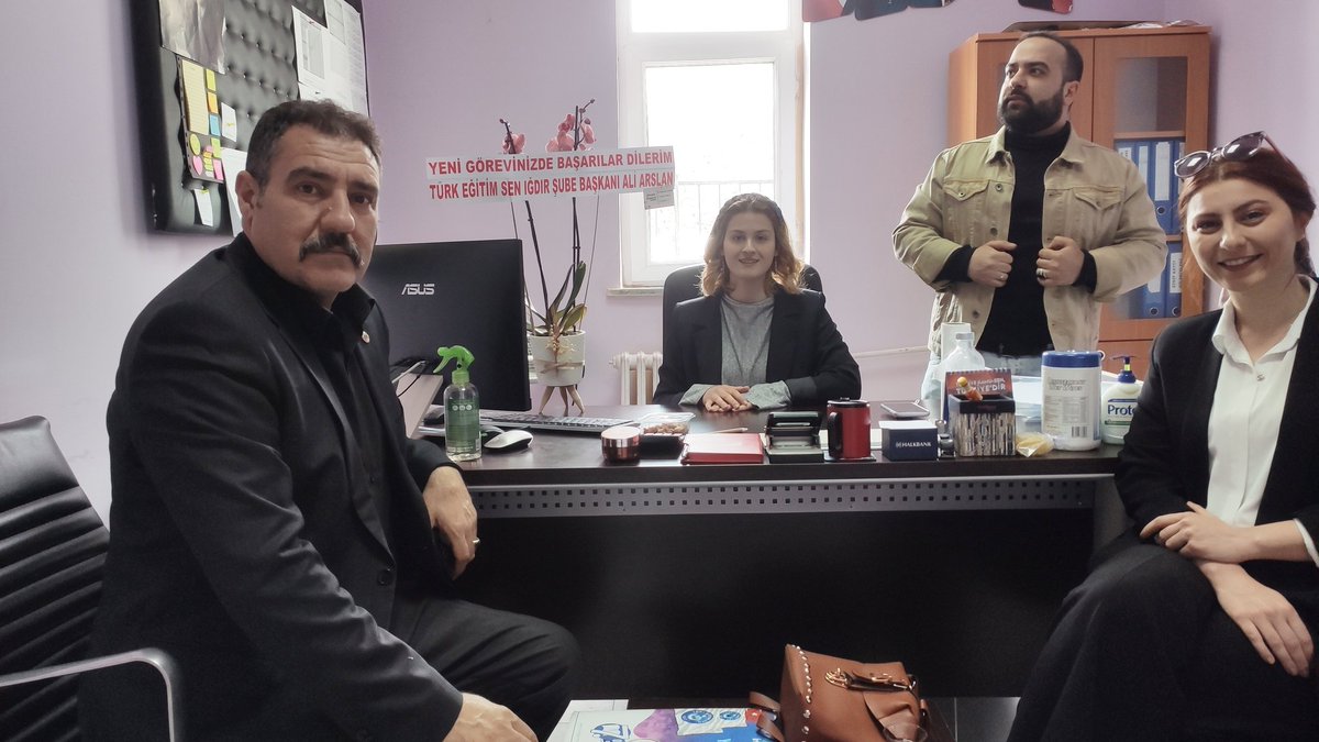 Türk Eğitim-Sen Iğdır Kadın Kollarından çok kıymetli müdür yardımcımız Emine Kumru'ya Şehit Polis İsmet Yıldız İlkokulu'ndaki yeni görevinde başarılar dilemek üzere ziyarete gittik. Kendisinin her daim yanında olduğunu tekrar dile getirir değerli idarecimize muvaffakiyet dileriz
