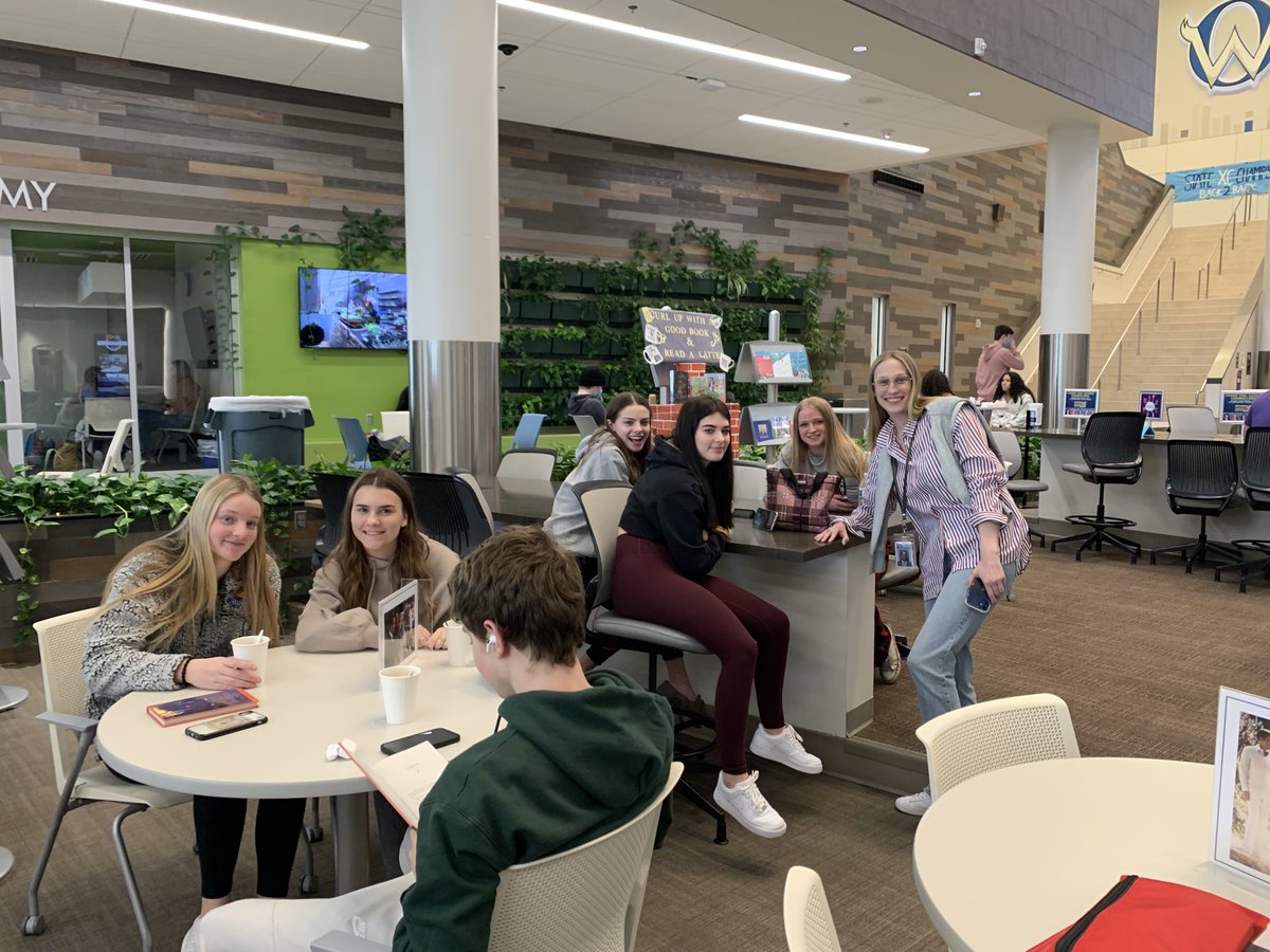 MelanieAMassey's tweet photo. Feelin’ the vibe reading Gatsby w/Ms. Brown’s class and chillin’ w/hot tea and cocoa at our Jazz Cafe #OwlTeach . #WestIsReading https://t.co/KtmvMOAtm3