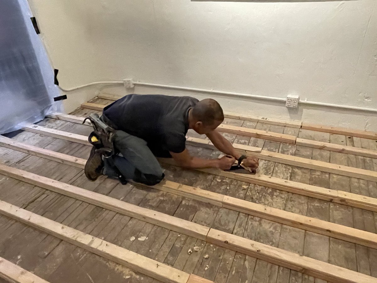 sfmediagp's tweet photo. Oh, just a bit of remodeling as we level our Producer’s room with the current control room to expand our entire control room to make more space for working stations. Check out our before and after photos.

#videoproductionfacilities #sanfrancisco #remodeling #videostudios https://t.co/PEgABEOTDh