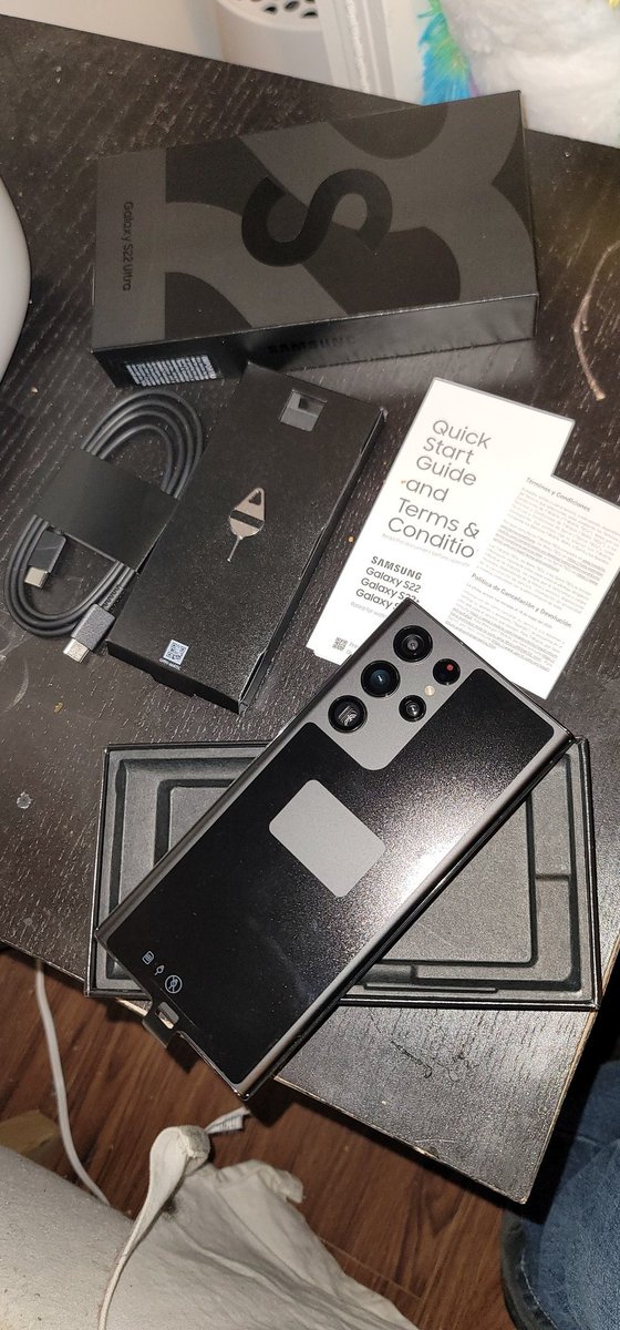 cgrgry's tweet image. Thank you @SamsungMobileUS @SamsungMobile @SamsungSupport @SamsungUS I got my #GalaxyS22Ultra a Few Days Early. For the First Time I feel a like King #SamsungMembers #22222  Transferring all the information from old phone using #SamsungSmartSwitch  After inserting my SIM card Now