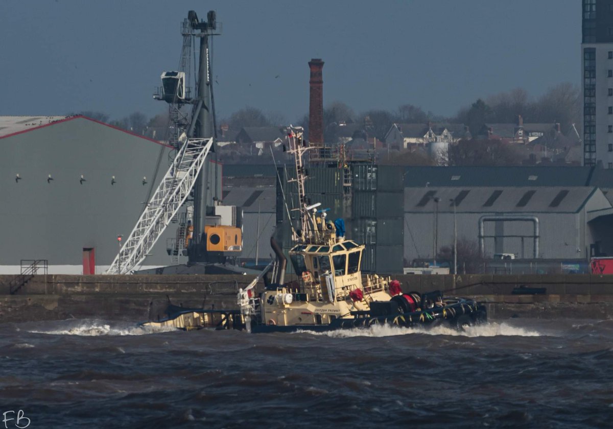 A pic of us yesterday heading up the river in storm. Not sure who took it but thanks. #storm #StormFranklin #StormDudley #tugs #Liverpool #rivermersey #tugboats