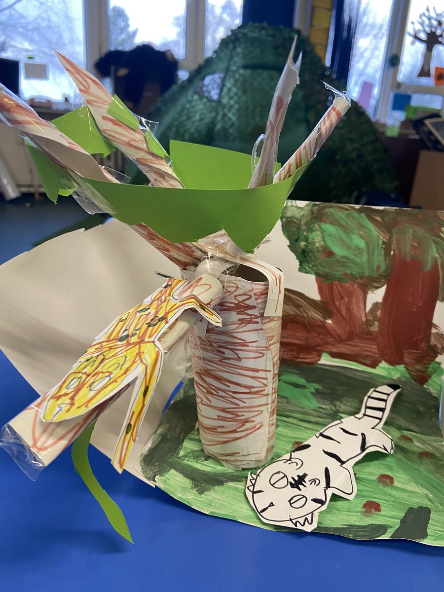 One of the primary 2’s in my class chose to create a 3D model for his jungle artwork. Look how amazing it is!🌴🐯😍 #strathBA