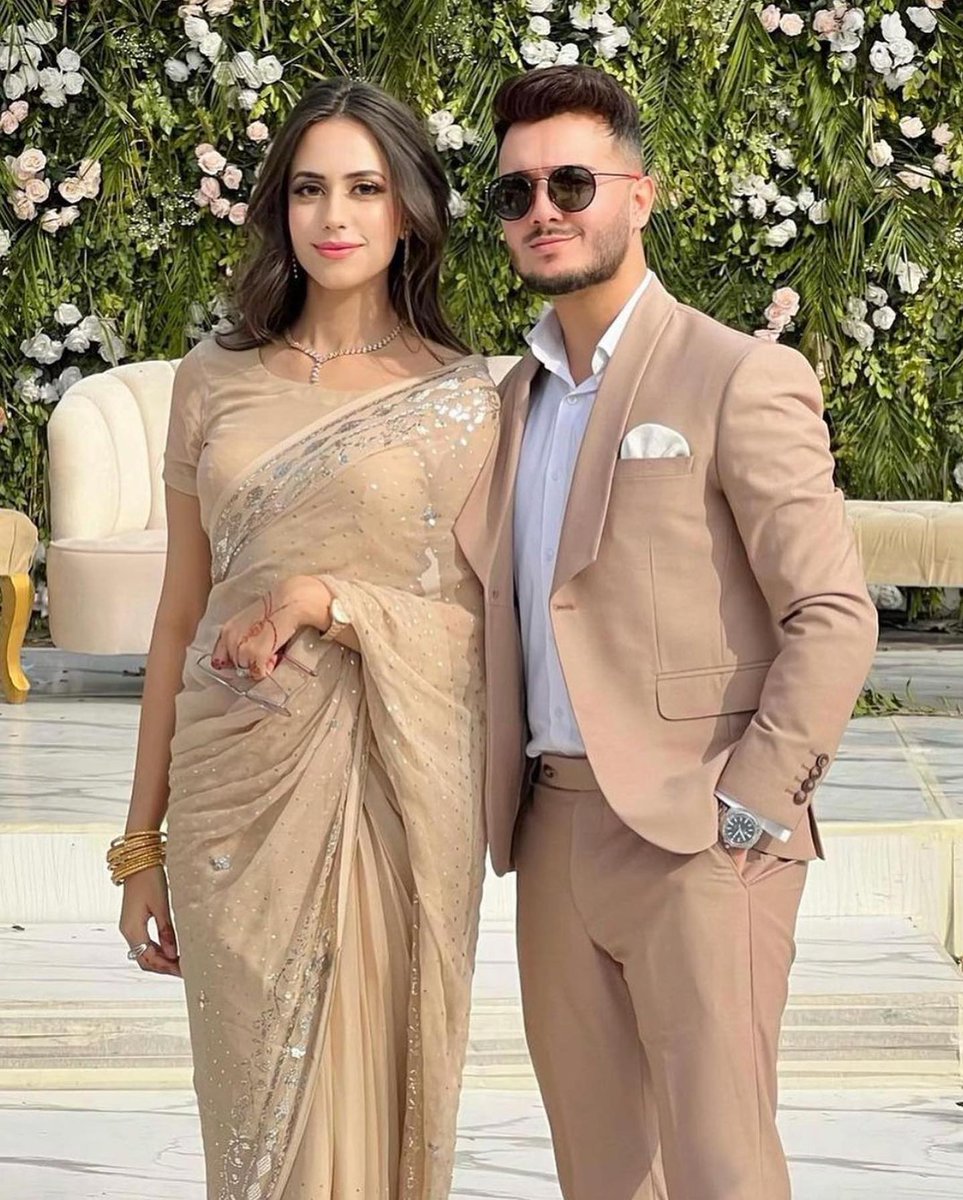 ShowbizAndNewz's tweet photo. #ShahveerJafry and #AyeshaBaig twin in shades of brown at a recent wedding ❤️ https://t.co/F0hipkbzle