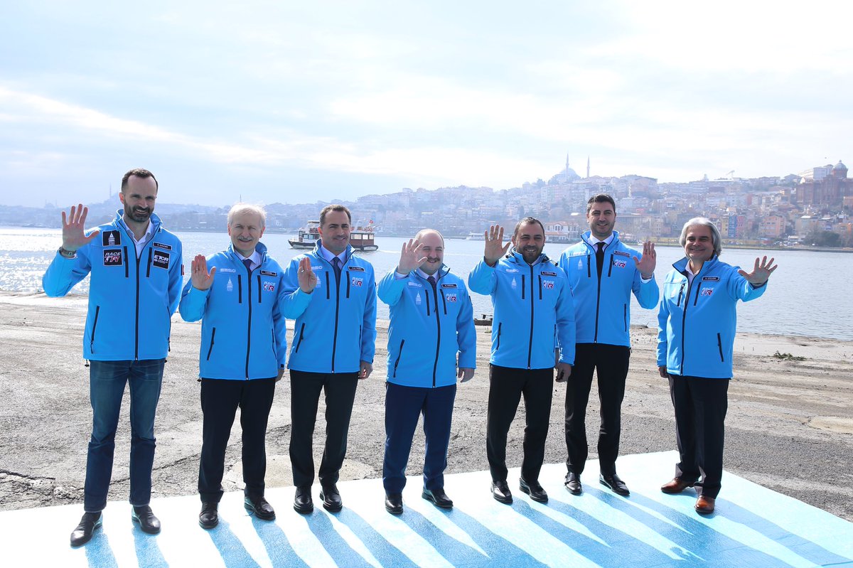 emsosportif's tweet photo. Katılımlarıyla bizleri mutlu eden @TCSanayi Bakanımız @Varank, @gencliksporbak Bakan Yrd. @hamzayerlikaya, @csbgovtr Bakan Yrd. @hasansuvert, @BeyogluBld Başkanımız @haydaraliyildiz, @TOSFED Başkanı Eren Üçlertoprağı ve @FIA_ETCR Seriler Direktörü Xavier Gavory’e teşekkür ederiz. https://t.co/mPgqoQjO39