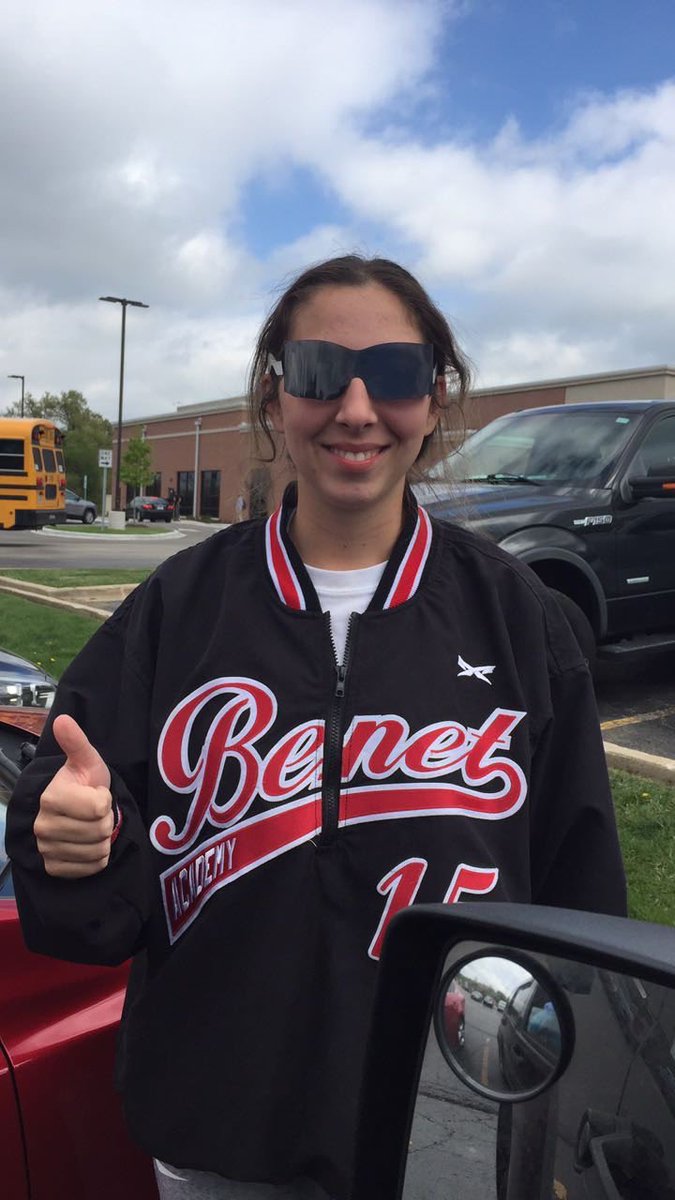 BenetSoftball's tweet photo. abbey is looking forward to season 😎😎 #6days @abbeyburris16 https://t.co/p1uy6GI4gQ