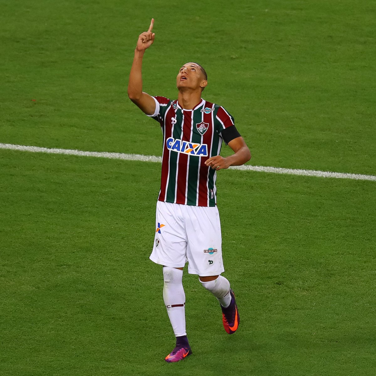 Everton_PT's tweet photo. Hoje é dia de @FluminenseFC na @LibertadoresBR! Boa sorte na caminhada pela #GlóriaEterna, Fluzão! 👊

Saudações tricolores do @richarlison97! 🇭🇺 https://t.co/dWbh8HNbVb