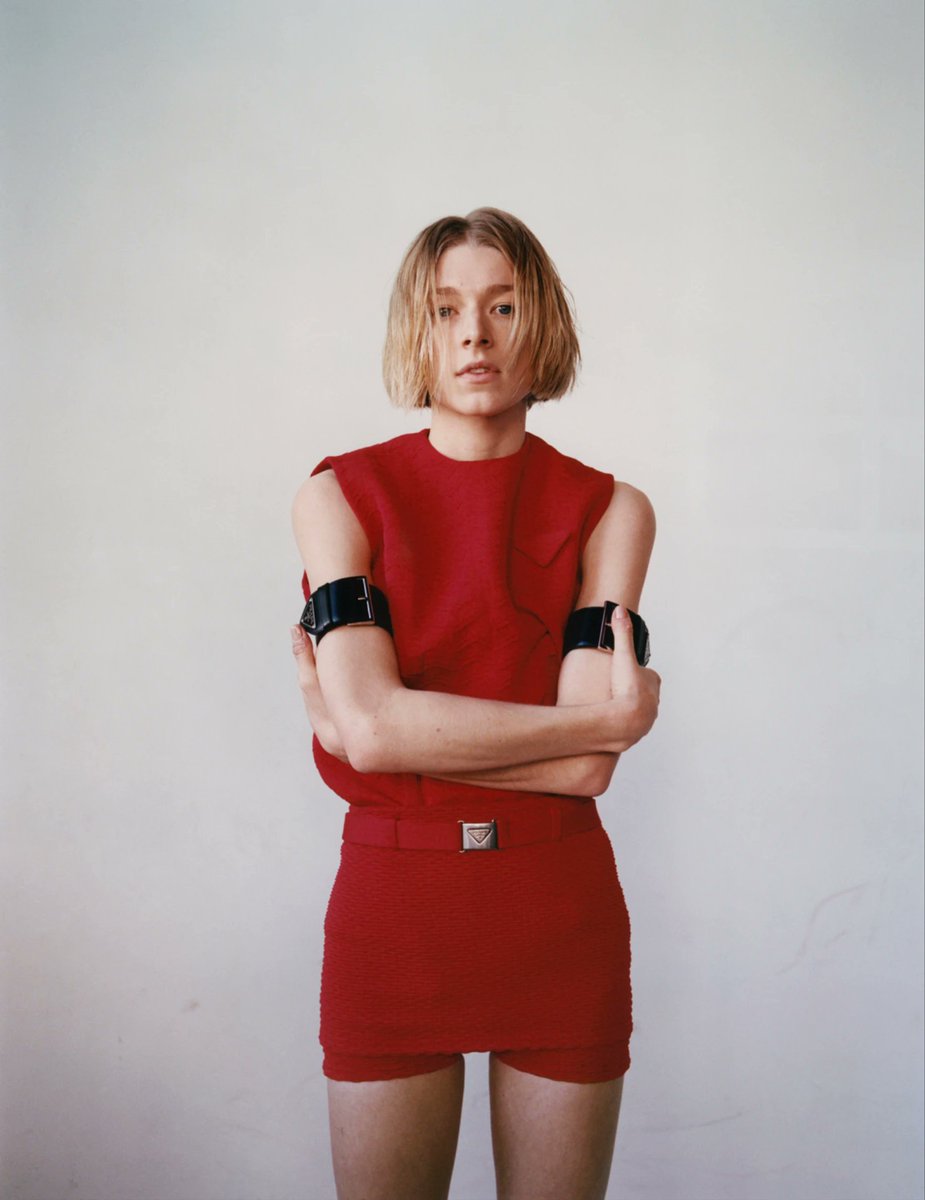 feelsbysky's tweet photo. hunter schafer | i-D out of body, 2022 https://t.co/sQ8kY5ljJH