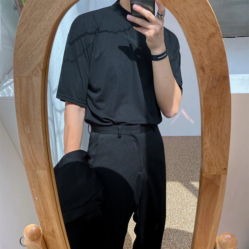 ⠀
“ my outfit is not very interesting, but I suppose it’s 𝑑𝑟𝑖𝑝𝑝𝑦 . ”
⠀