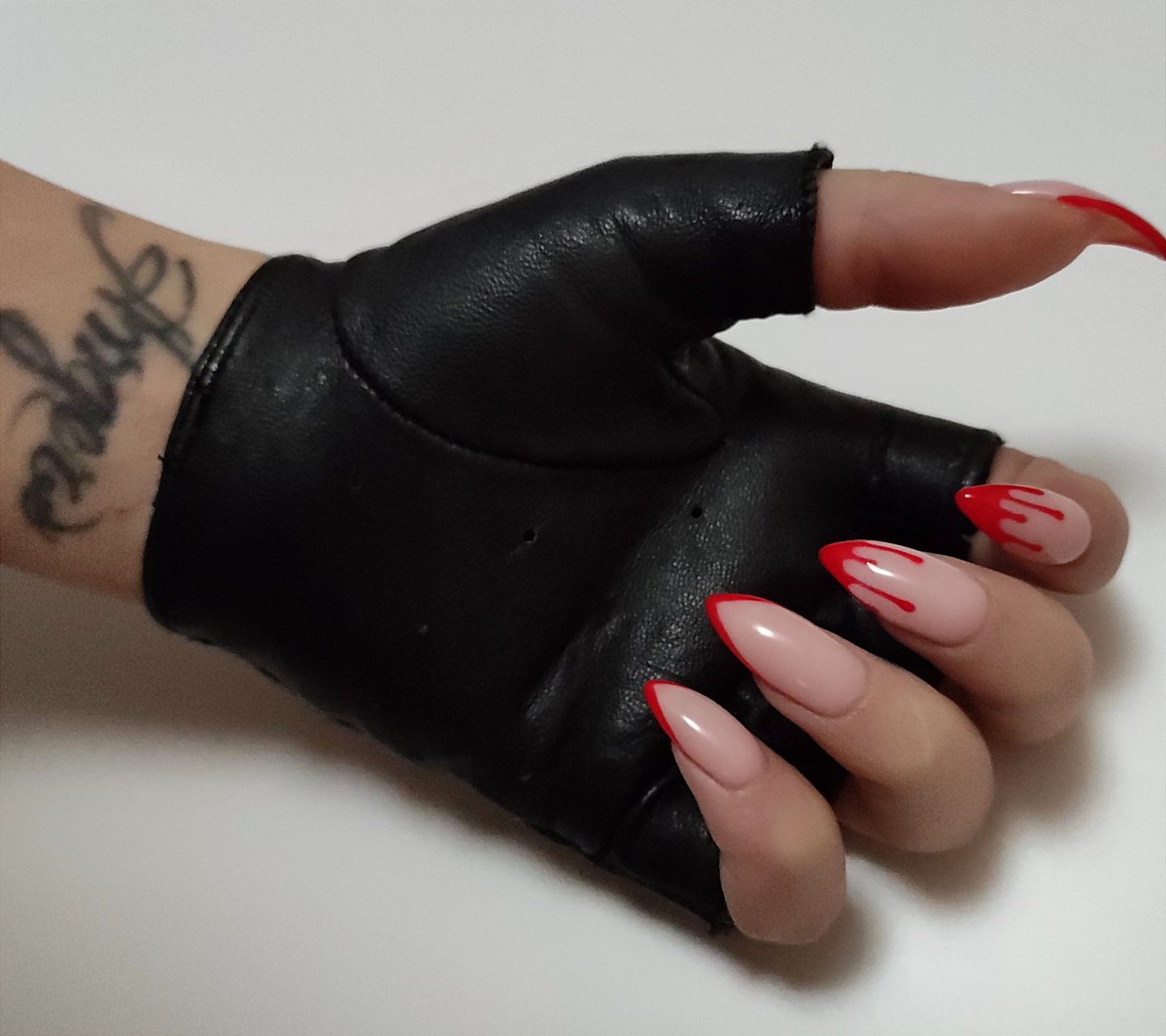 AGGressanDra's tweet photo. THree siDes To THe sTory:
Yours &amp; mine &amp; THe GoDDamn TruTH, Boy.💅♥️
°
°
°
#MyNAILS #NAILS #NAILART #LONGNAILS #manicure #NAILSWAG #NAILPOLISH #STILETTONAILS #NAILSELfIE #BLOODYNAILS #GIRLSSTUff #TATTOO #WRISTTATTOO #ANGER https://t.co/sBxgJcj0us