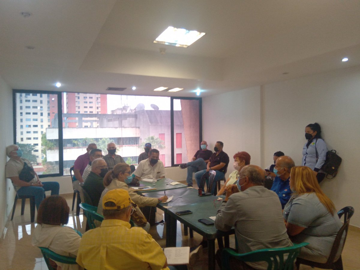 AlexisFRamosP's tweet photo. #22Febr El equipo Regional en de @UNT_Lara_ en reunión ordinaria para planificar agenda de actividades por el fortalecimiento de nuestros cuadros y organizar el aniversario del @partidoUNT https://t.co/MHMe9scMYL