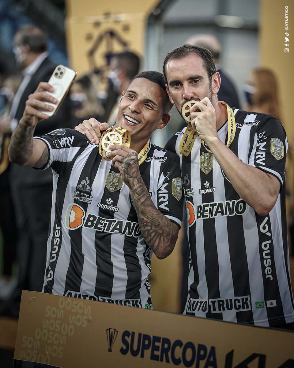 🕷️🇺🇾 Acostumados a colocar a medalha de ouro no peito! #SuperCAMpeão 🏆