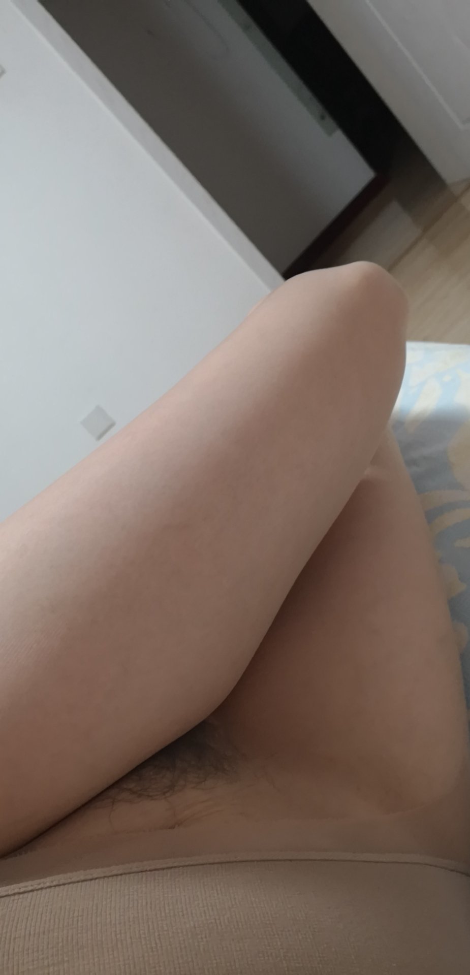 甜品店小妹✿小甜甜on X: 半夜不着來看我的腿好看嗎？ #可以找我約會哦#黑森林#美腿#鮑魚#轉推t.col6nyY8ldv6   X